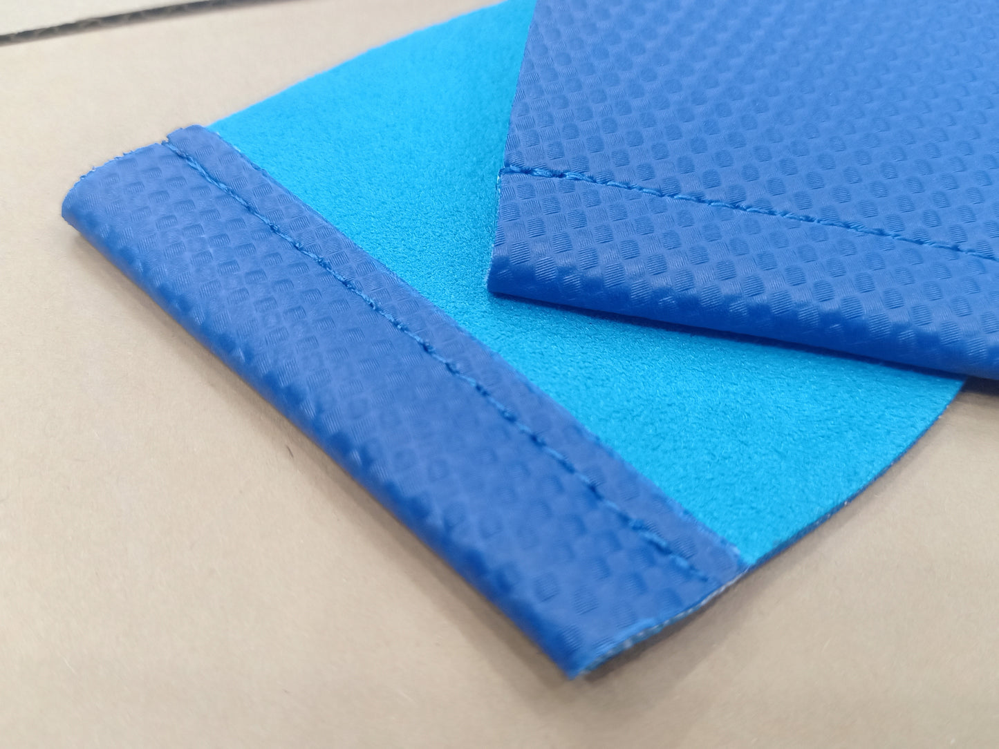 BLUE GYMNASTIC GRIPS