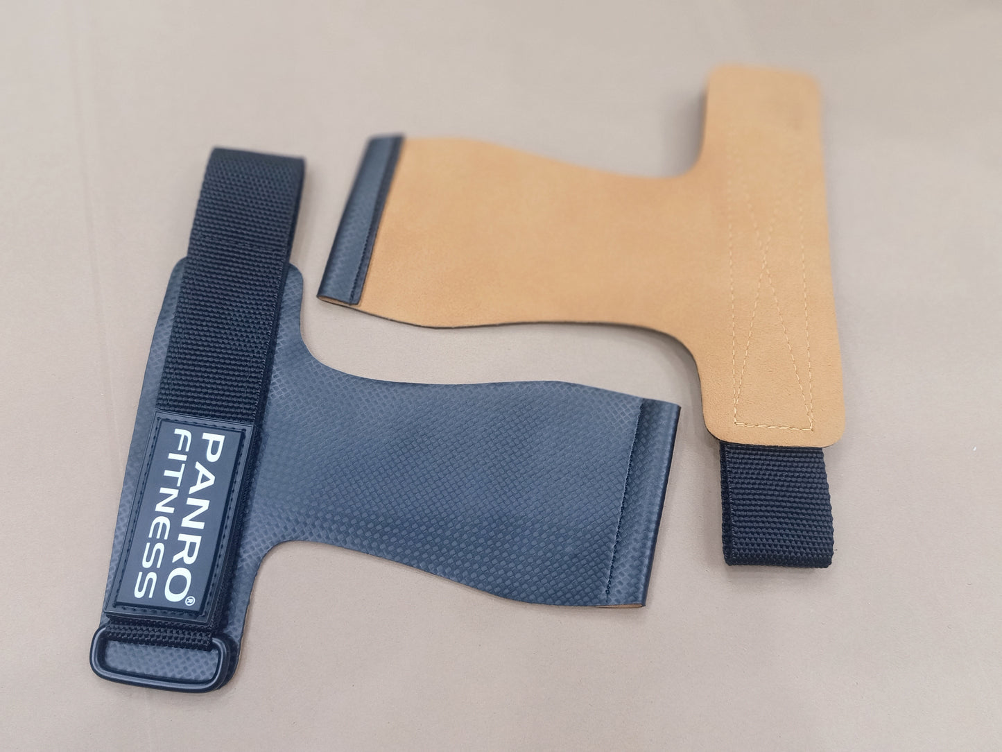BLACK GYMNASTIC GRIPS