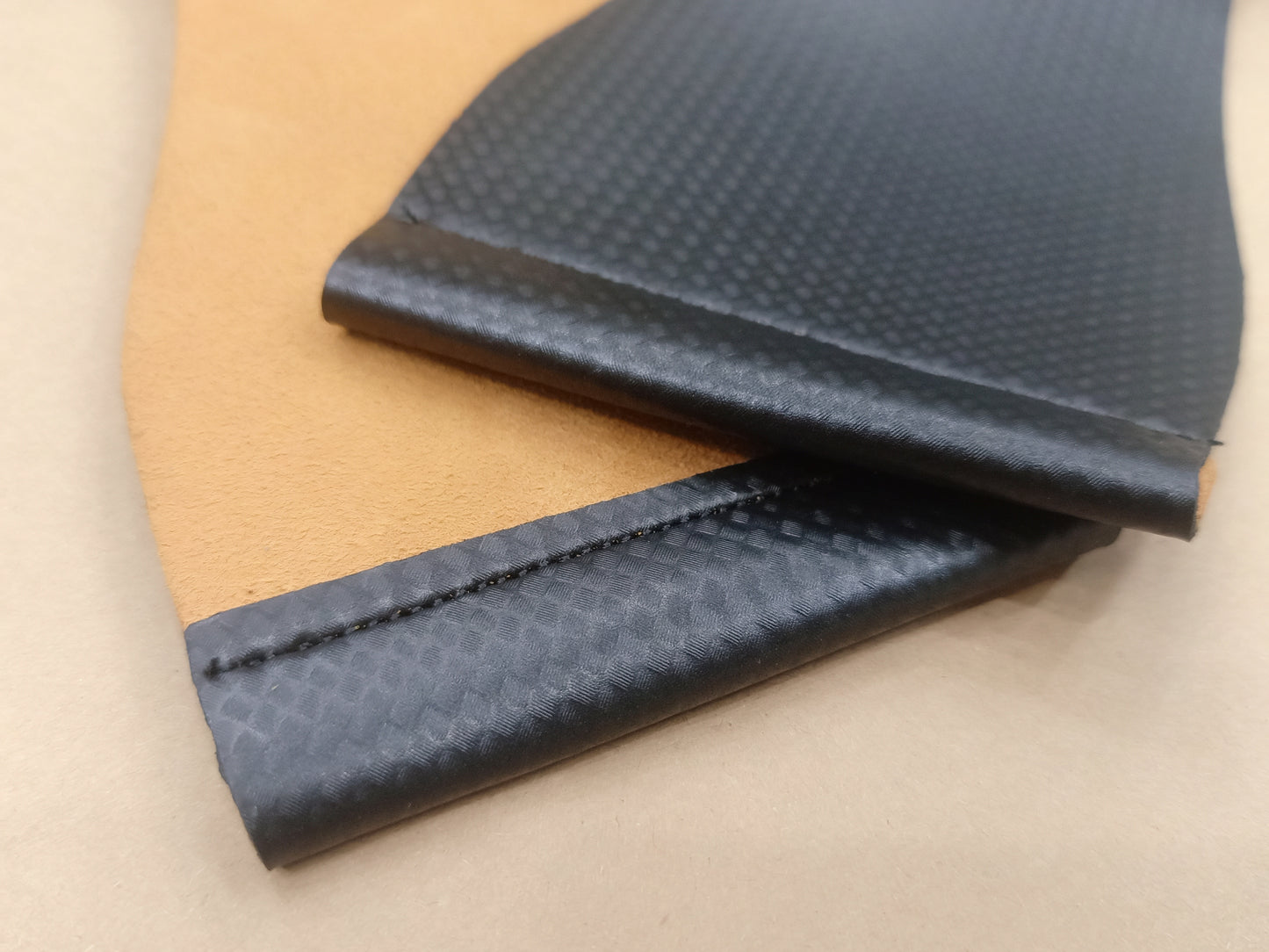 BLACK GYMNASTIC GRIPS